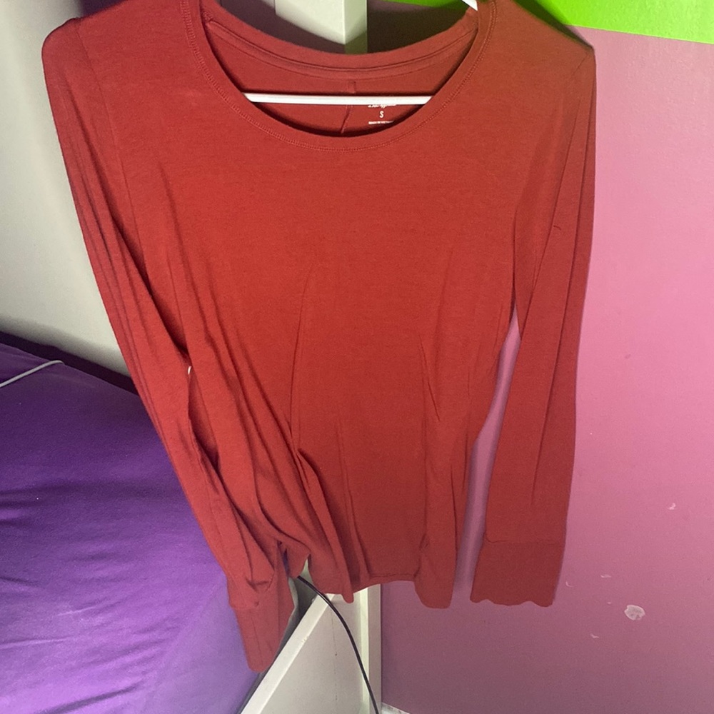 I’m selling a long sleeve shirt from ana (a new approach) never wore.